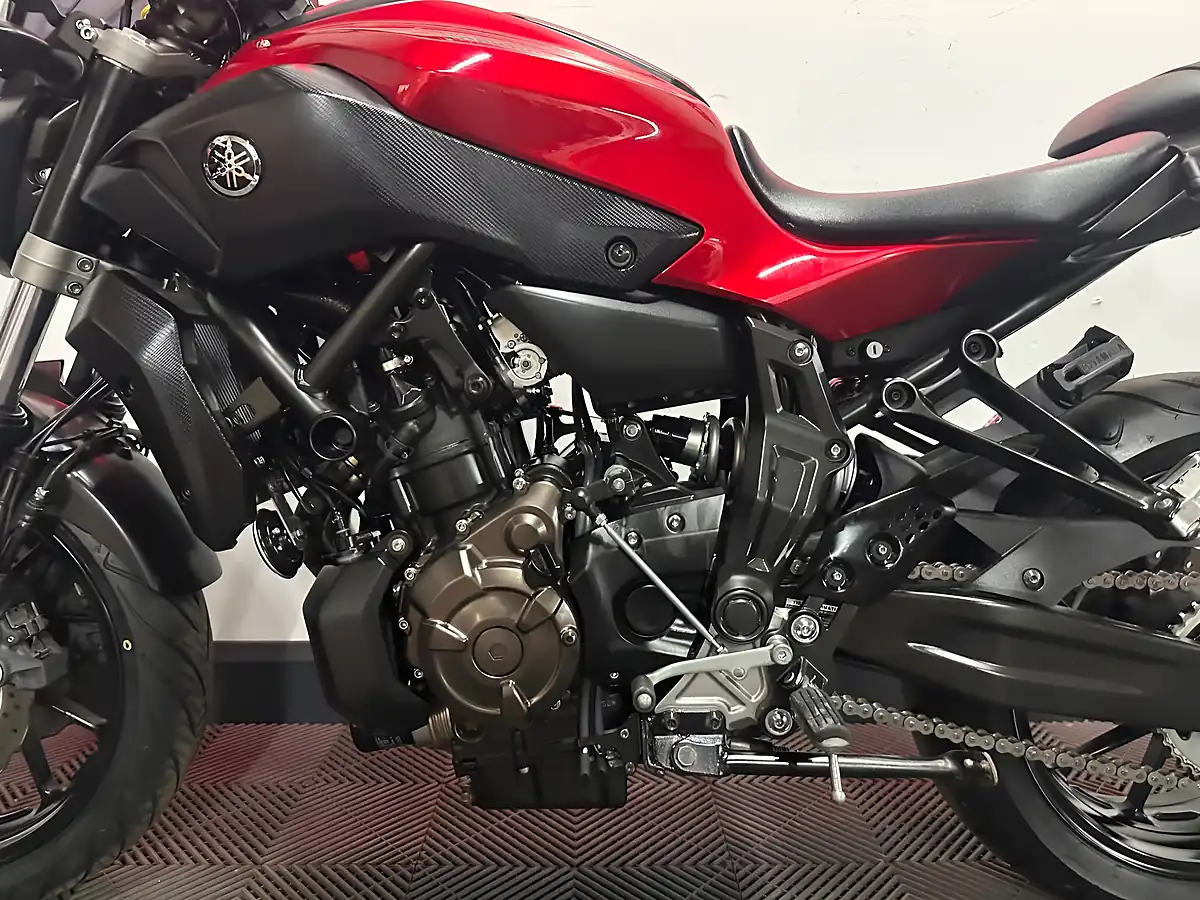 Used 2015 Yamaha MT-07 Naked Red - Interior and Exterior details 16