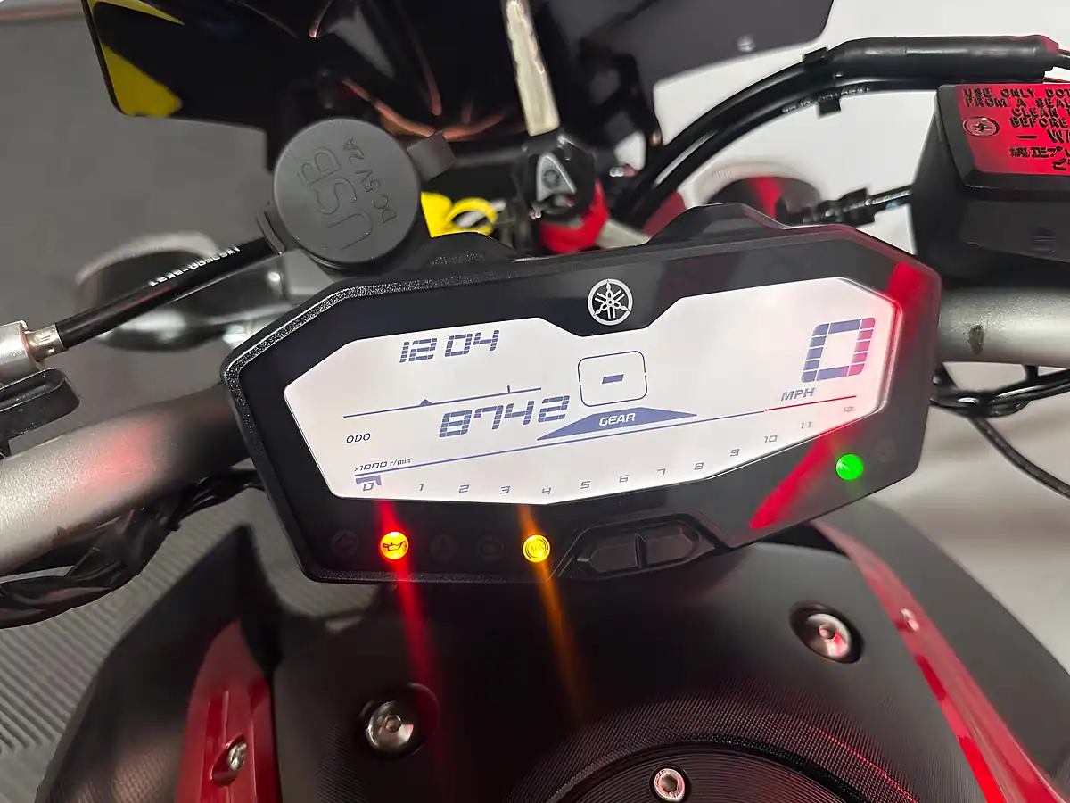 Used 2015 Yamaha MT-07 Naked Red - Interior and Exterior details 19