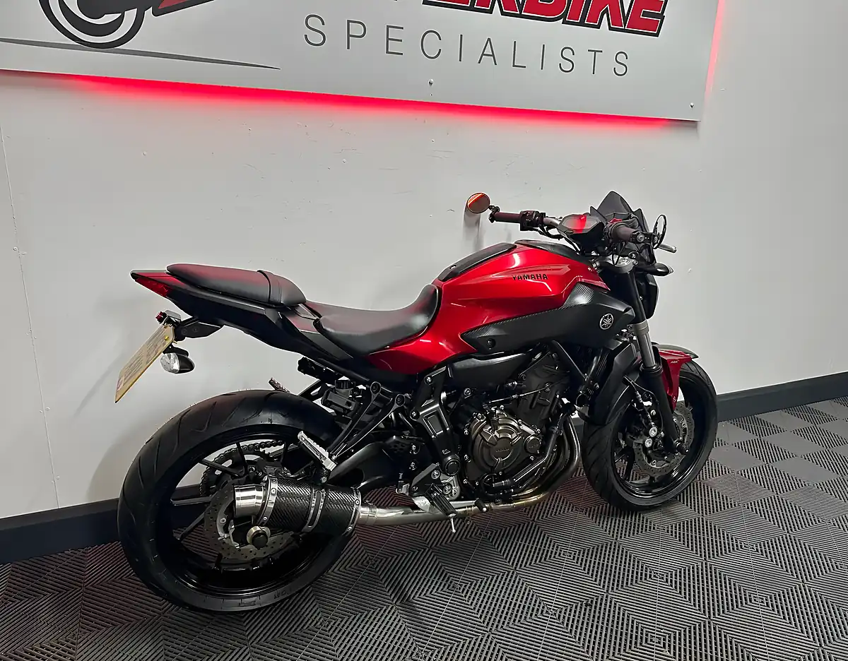 Used 2015 Yamaha MT-07 Naked Red - Interior and Exterior details 3