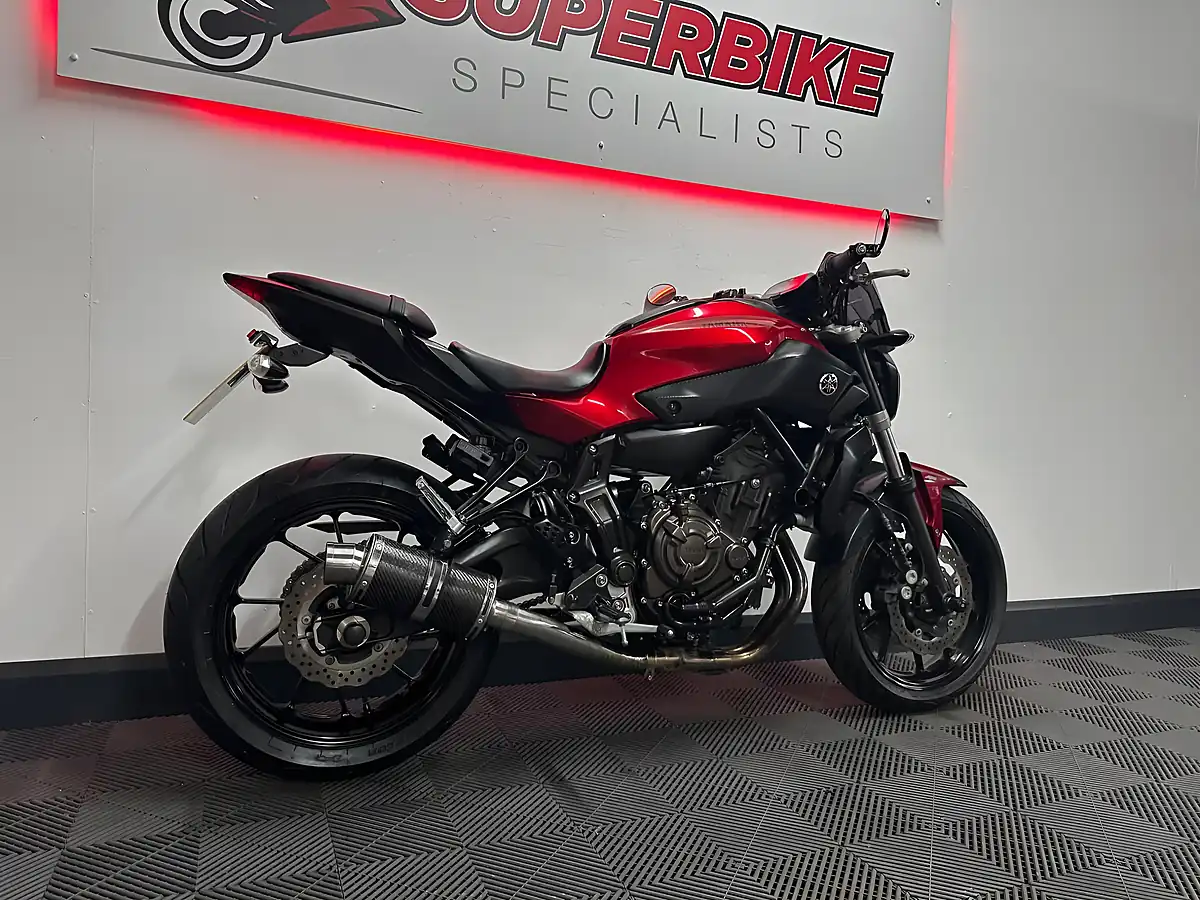 Used 2015 Yamaha MT-07 Naked Red - Interior and Exterior details 5