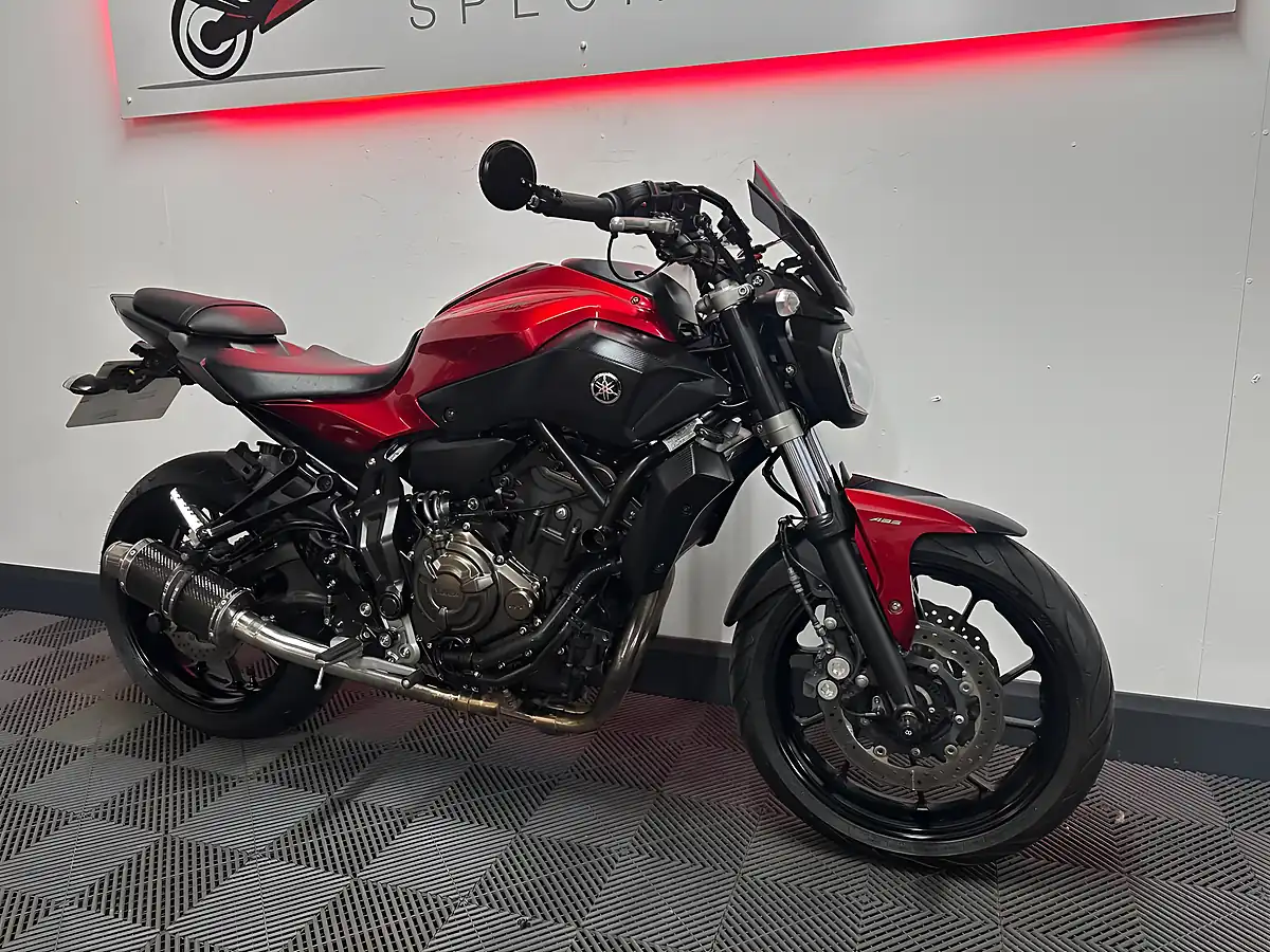 Used 2015 Yamaha MT-07 Naked Red - Interior and Exterior details 6
