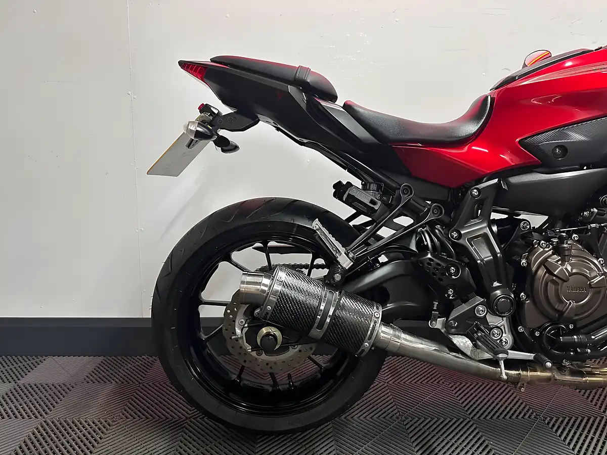 Used 2015 Yamaha MT-07 Naked Red - Interior and Exterior details 7