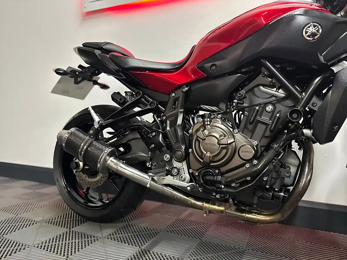 Used 2015 Yamaha MT-07 Naked Red - Interior and Exterior details 9