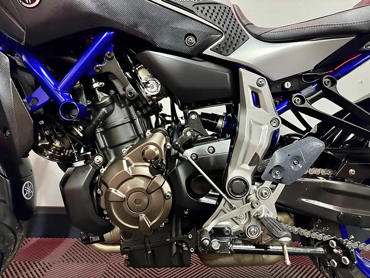 Used 2015 Yamaha MT-07 Naked Silver - Interior and Exterior details 15