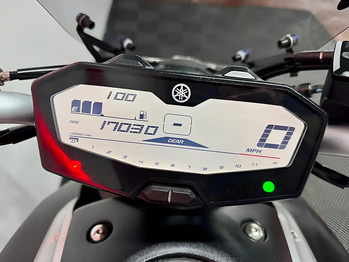 Used 2015 Yamaha MT-07 Naked Silver - Interior and Exterior details 17