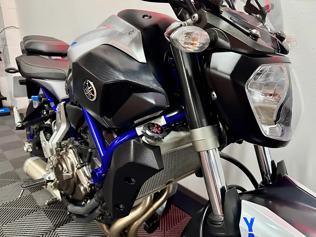 Used 2015 Yamaha MT-07 Naked Silver - Interior and Exterior details 19