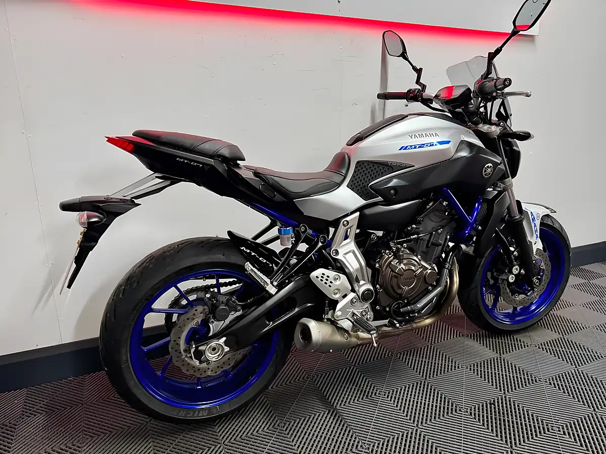 Used 2015 Yamaha MT-07 Naked Silver - Interior and Exterior details 3