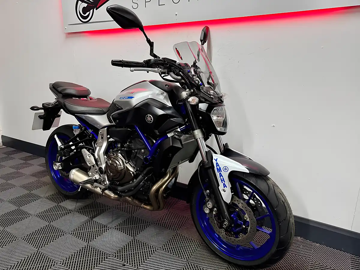 Used 2015 Yamaha MT-07 Naked Silver - Interior and Exterior details 4