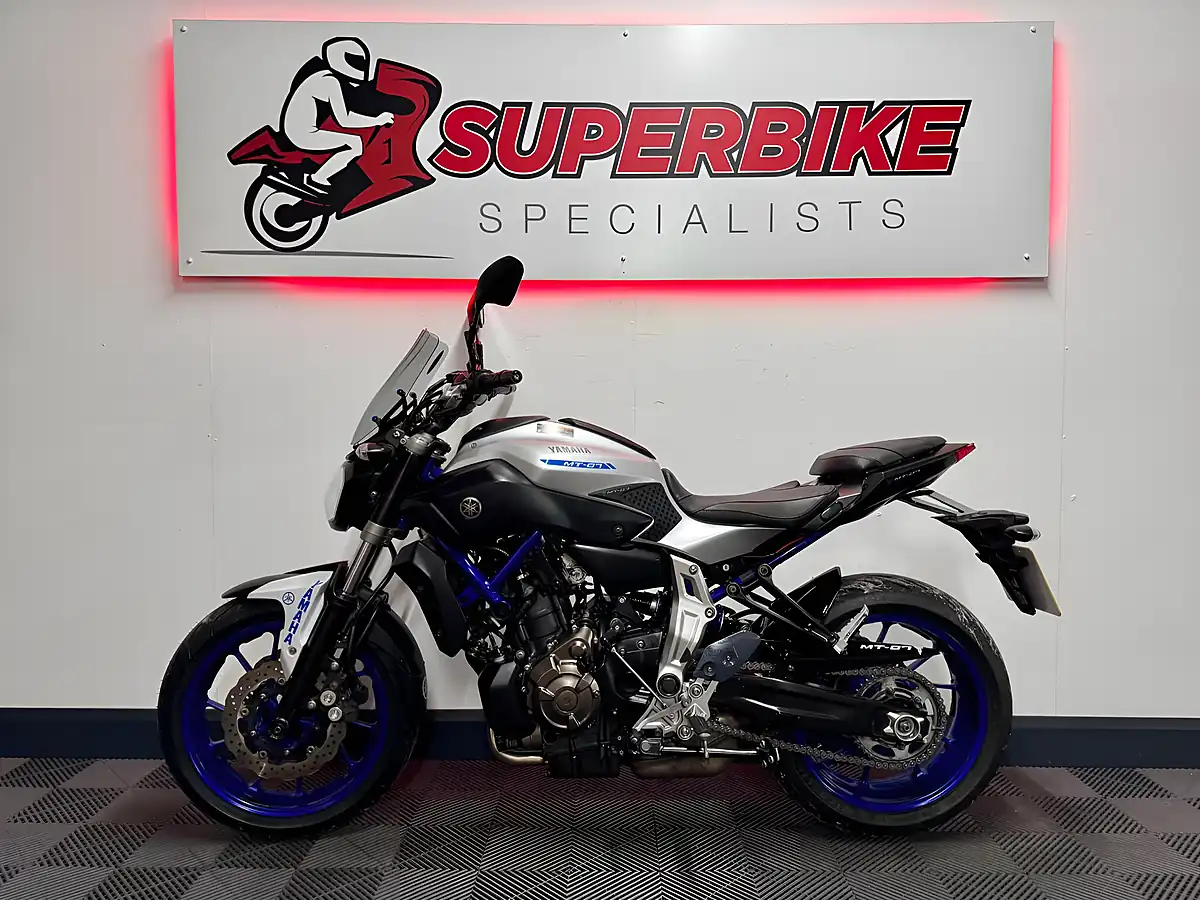 Used 2015 Yamaha MT-07 Naked Silver - Interior and Exterior details 6