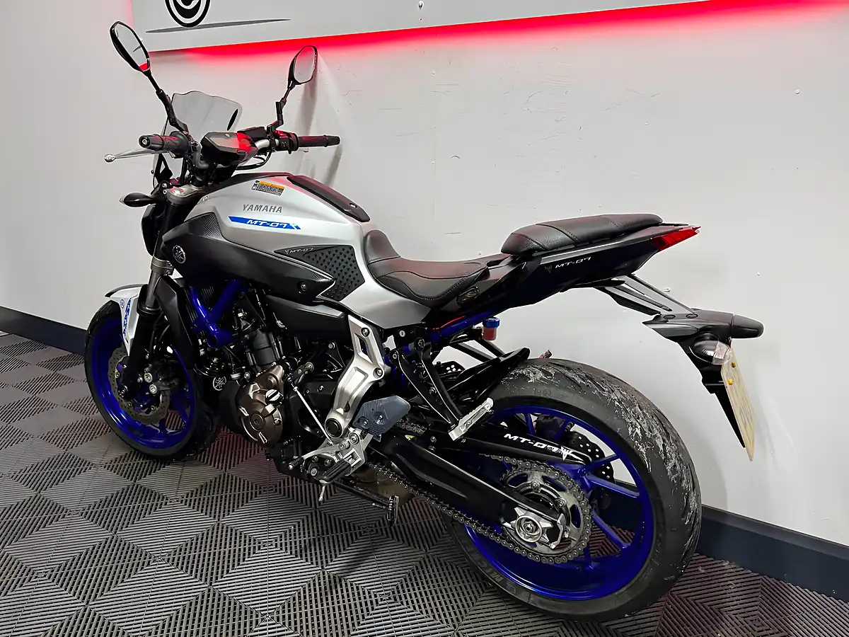 Used 2015 Yamaha MT-07 Naked Silver - Interior and Exterior details 7