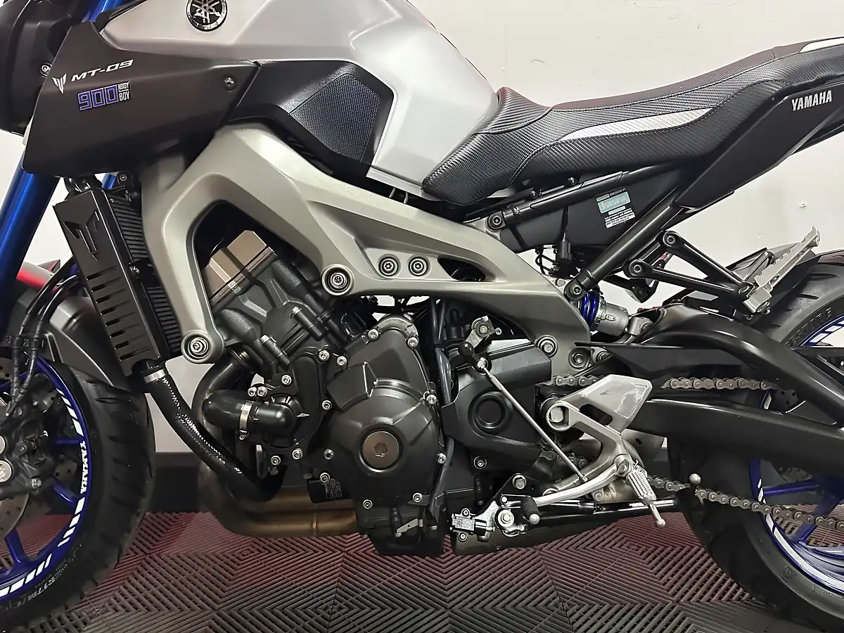 Used 2015 Yamaha MT-09 Naked Silver - Interior and Exterior details 17