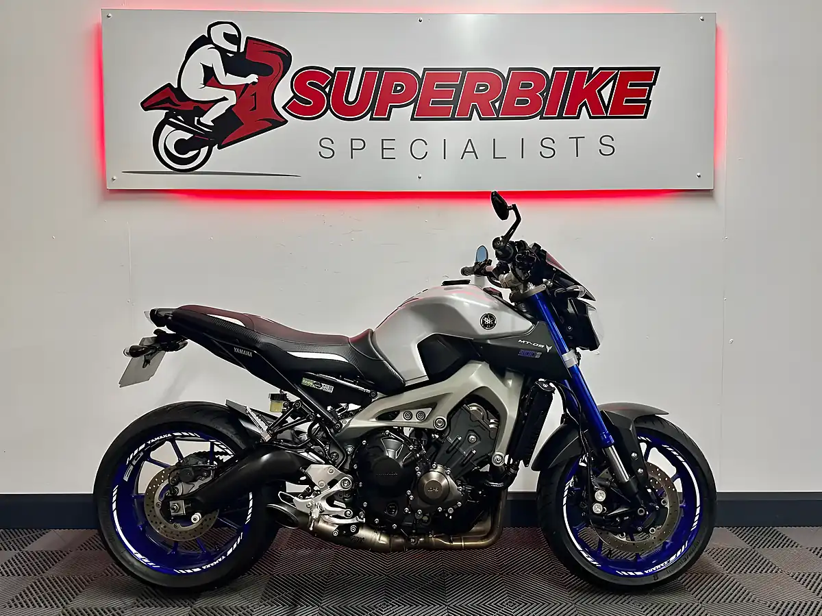 Used 2015 Yamaha MT-09 Naked Silver - Interior and Exterior details 2