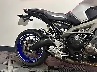 Used 2015 Yamaha MT-09 Naked Silver - Interior and Exterior details 8