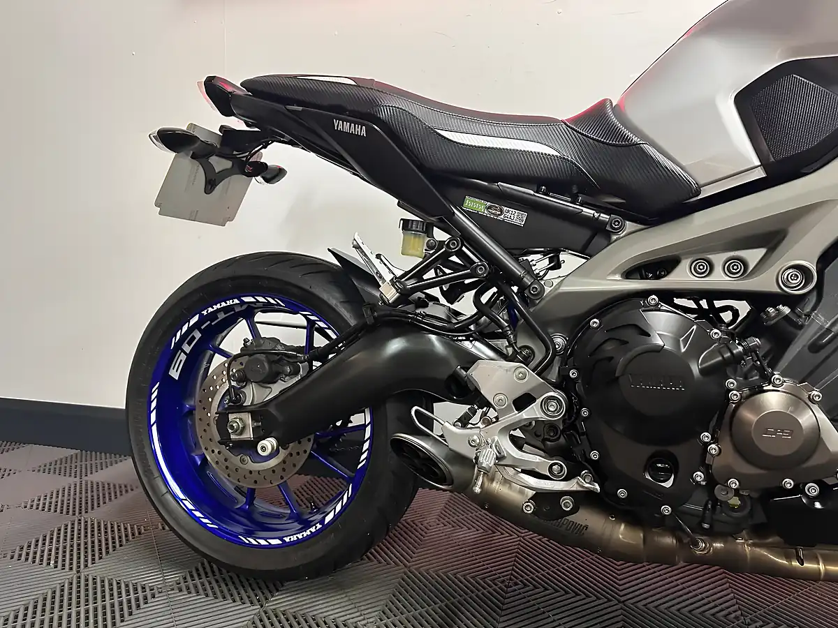 Used 2015 Yamaha MT-09 Naked Silver - Interior and Exterior details 8