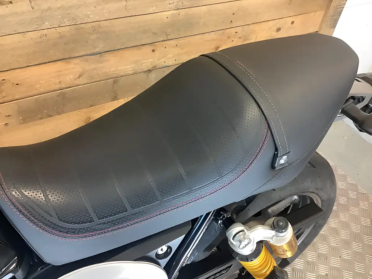 Used 2015 Yamaha Xjr Black - Interior and Exterior details 13