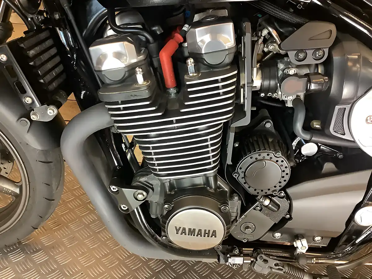 Used 2015 Yamaha Xjr Black - Interior and Exterior details 17