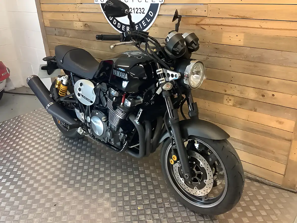 Used 2015 Yamaha Xjr Black - Interior and Exterior details 5