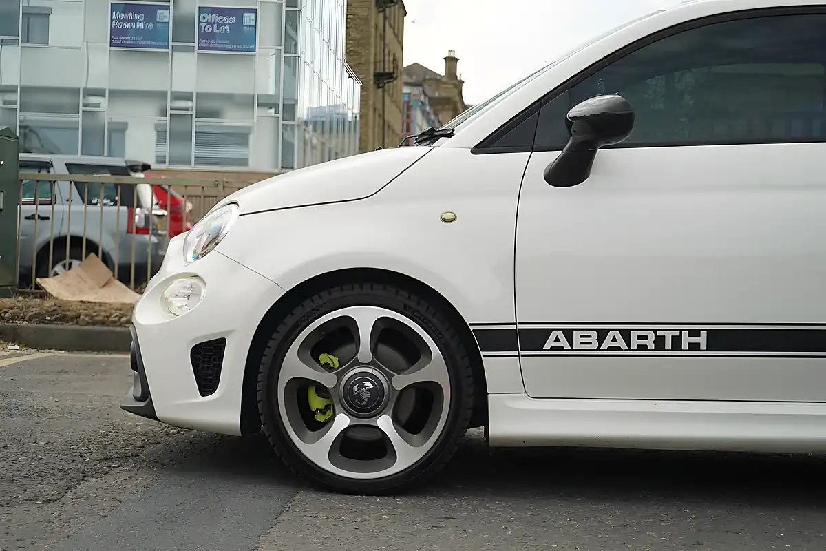 Used 2016 Abarth 595 Euro 6 White - Interior and Exterior details 10