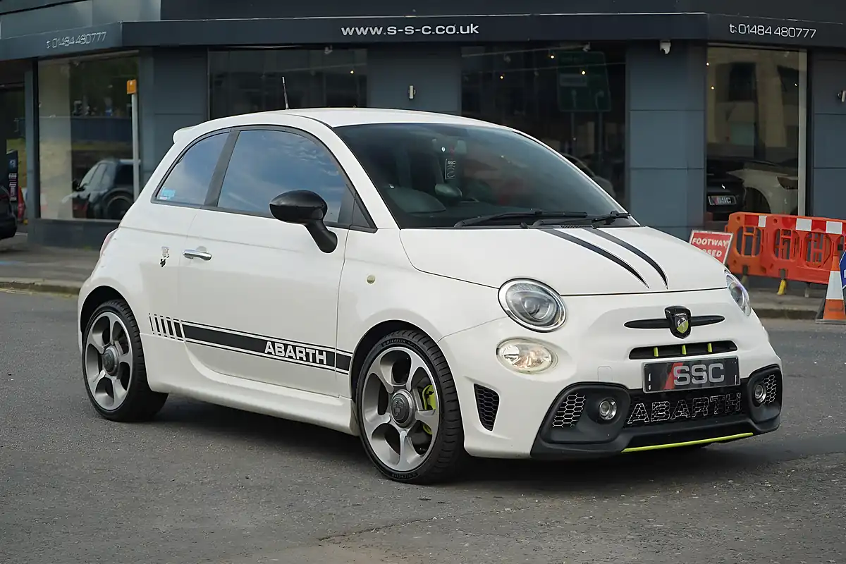 Used 2016 Abarth 595 Euro 6 White - Interior and Exterior details 4