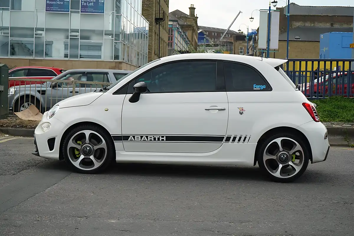 Used 2016 Abarth 595 Euro 6 White - Interior and Exterior details 9