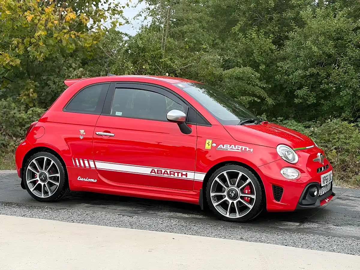 Used 2016 Abarth 595 Turismo Red - Interior and Exterior details 11
