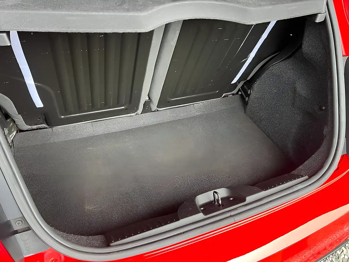 Used 2016 Abarth 595 Turismo Red - Interior and Exterior details 9