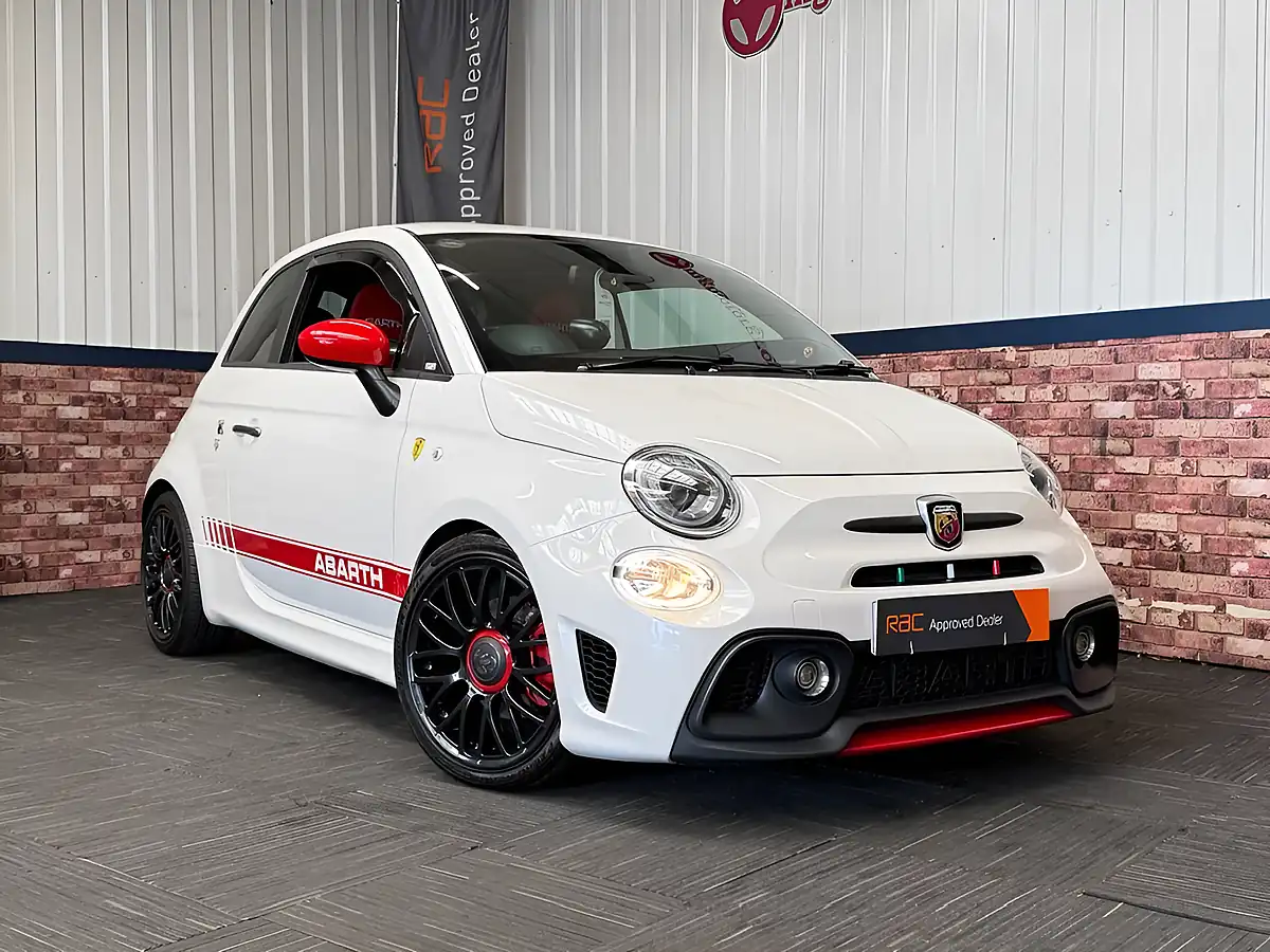 Used 2016 Abarth 595 Turismo White - Interior and Exterior details 4