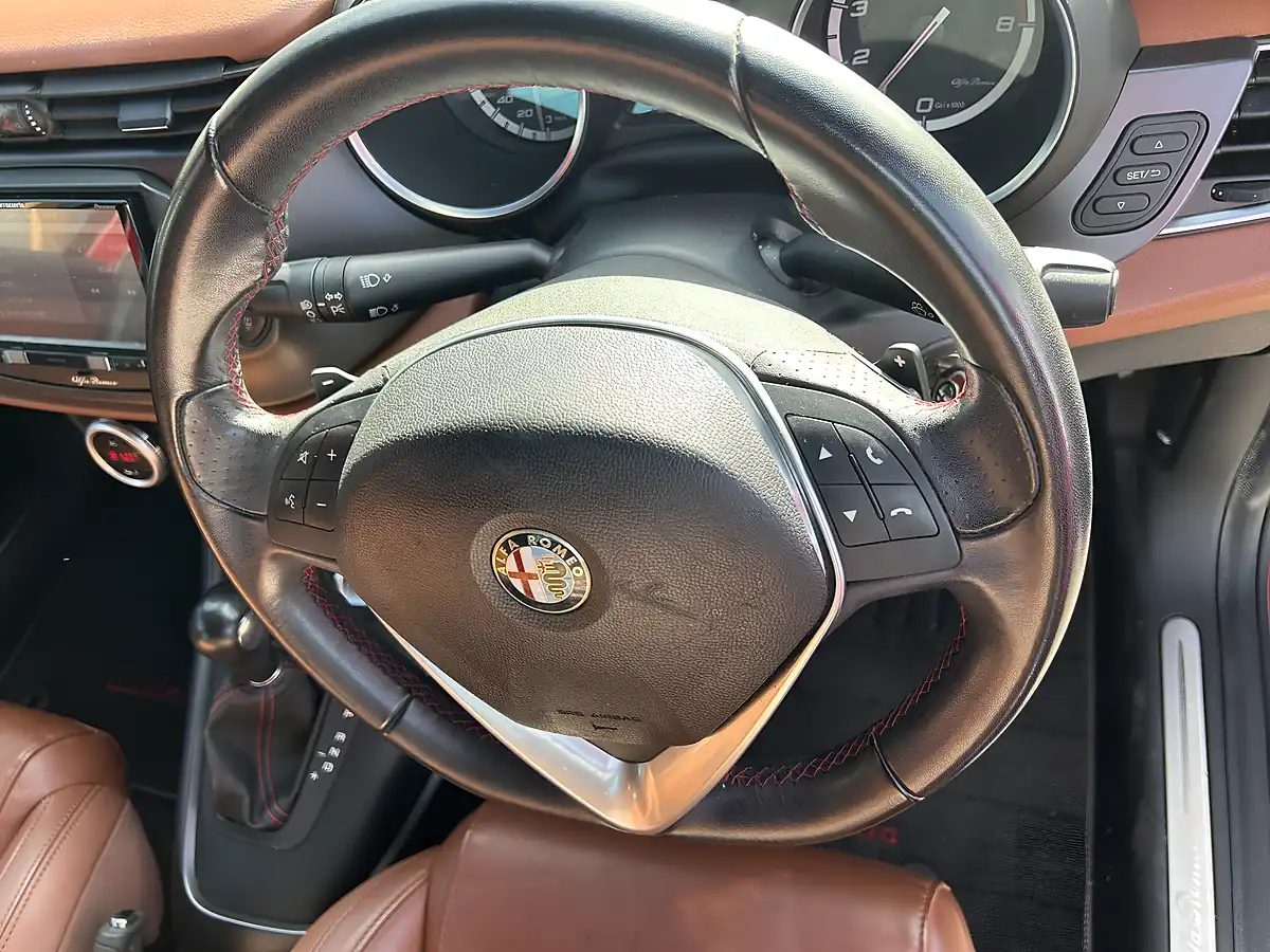 Used 2016 Alfa Romeo Giulietta Red - Interior and Exterior details 14