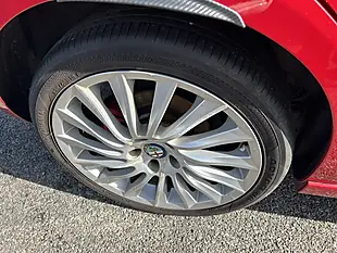 Used 2016 Alfa Romeo Giulietta Red - Interior and Exterior details 17