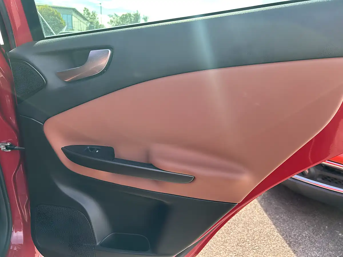 Used 2016 Alfa Romeo Giulietta Red - Interior and Exterior details 6
