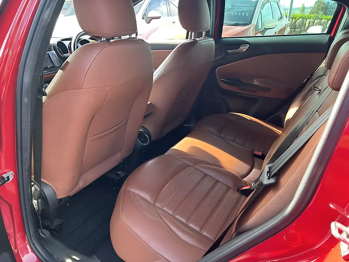 Used 2016 Alfa Romeo Giulietta Red - Interior and Exterior details 9