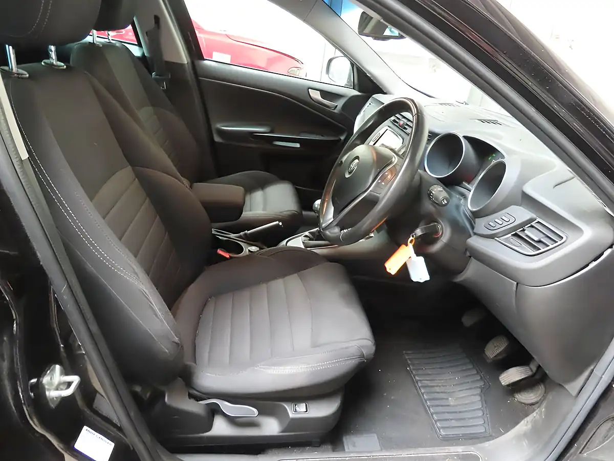 Used 2016 Alfa Romeo Giulietta Super Black - Interior and Exterior details 8