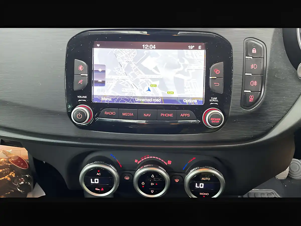 Used 2016 Alfa Romeo Giulietta Tecnica Cobalto Blue - Interior and Exterior details 10