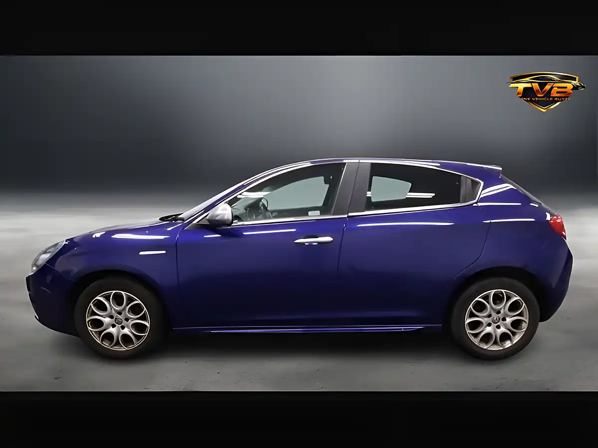 Used 2016 Alfa Romeo Giulietta Tecnica Cobalto Blue - Interior and Exterior details 6