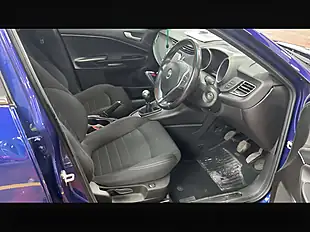 Used 2016 Alfa Romeo Giulietta Tecnica Cobalto Blue - Interior and Exterior details 9