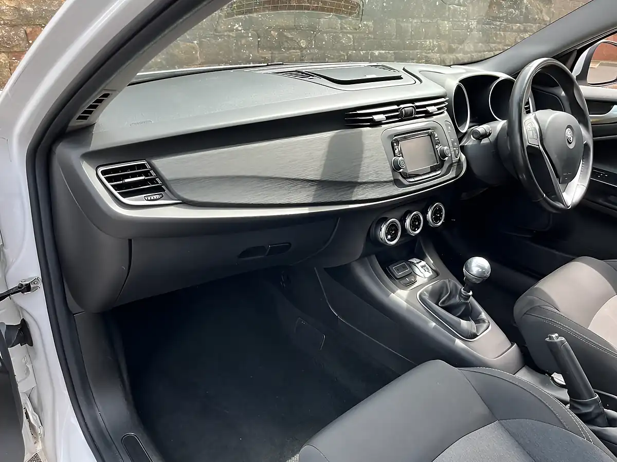 Used 2016 Alfa Romeo Giulietta White - Interior and Exterior details 10