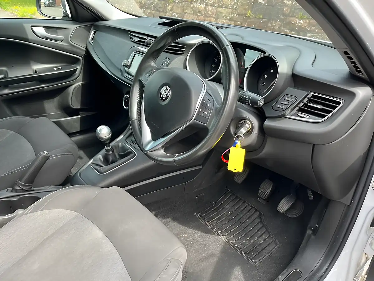 Used 2016 Alfa Romeo Giulietta White - Interior and Exterior details 15