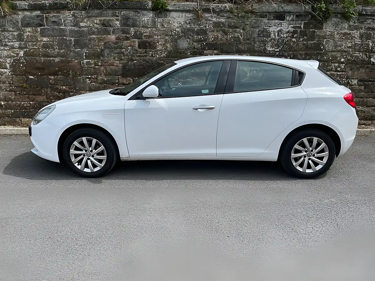 Used 2016 Alfa Romeo Giulietta White - Interior and Exterior details 4