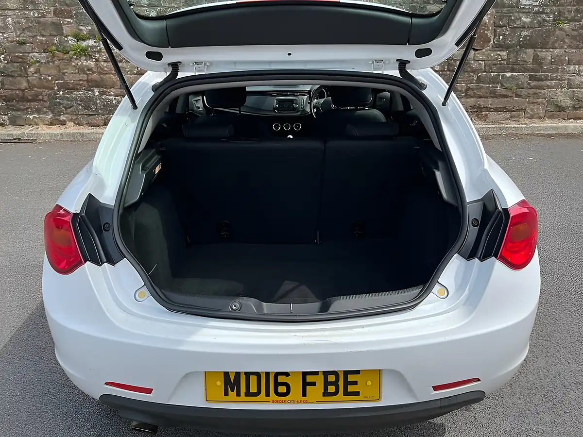 Used 2016 Alfa Romeo Giulietta White - Interior and Exterior details 8