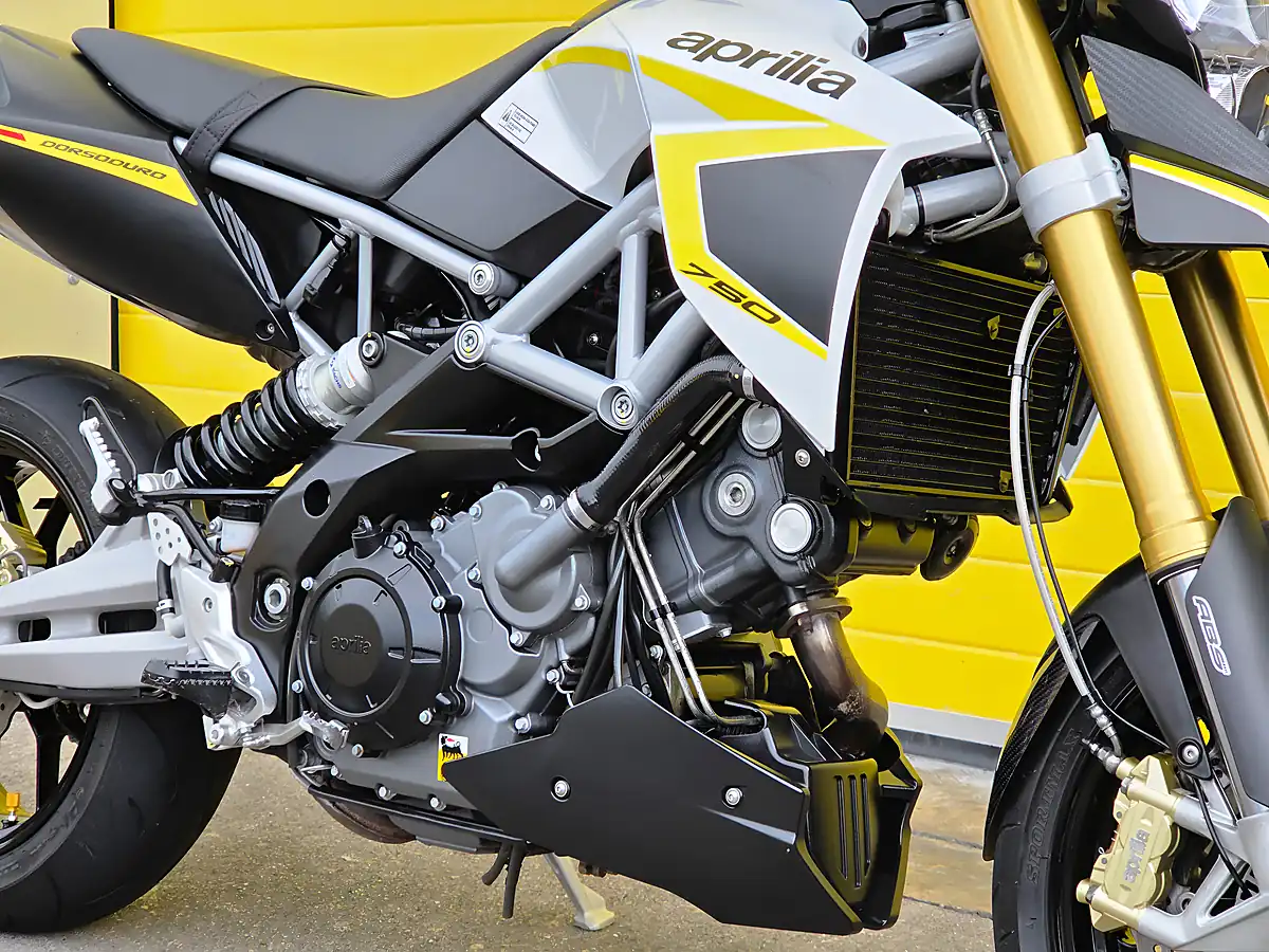 Used 2016 Aprilia Dorsoduro White - Interior and Exterior details 11