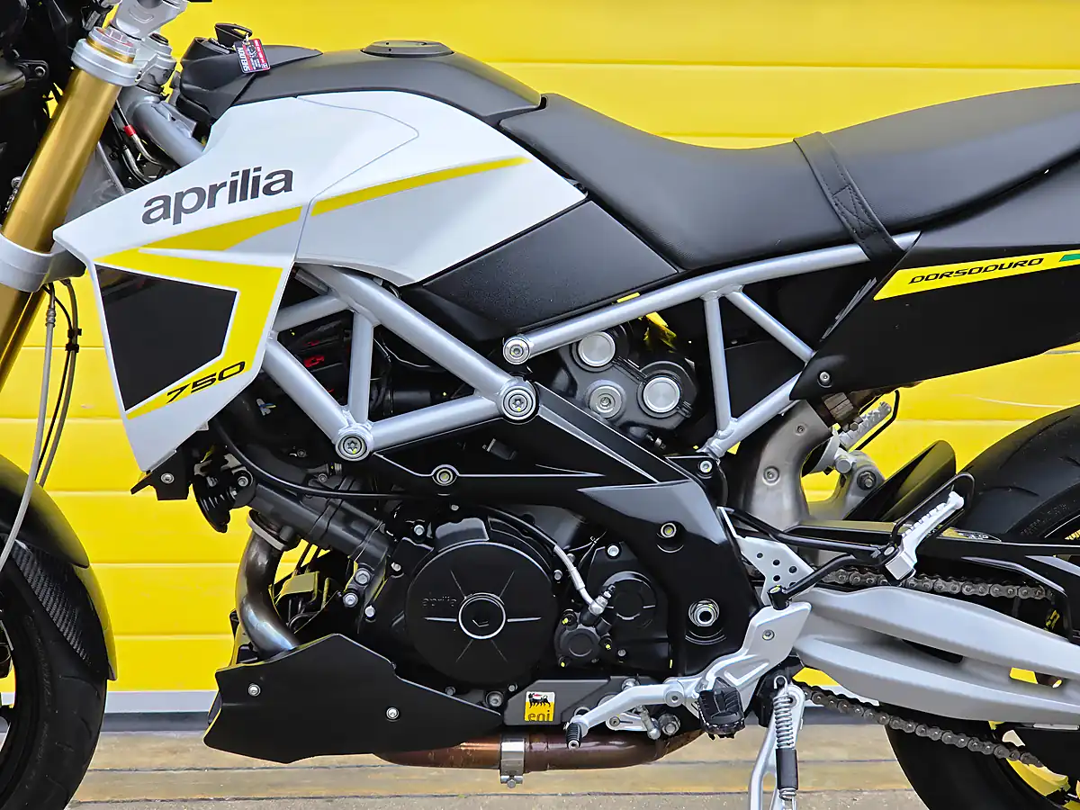 Used 2016 Aprilia Dorsoduro White - Interior and Exterior details 16