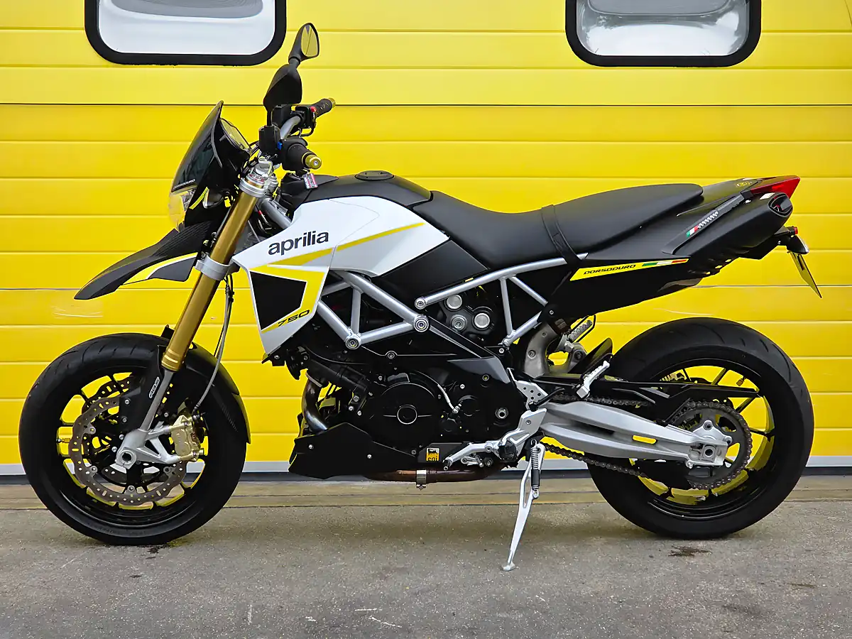 Used 2016 Aprilia Dorsoduro White - Interior and Exterior details 5