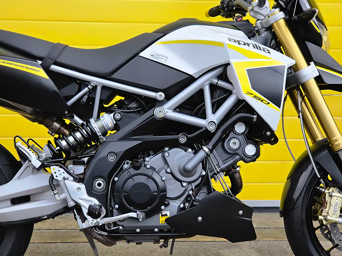 Used 2016 Aprilia Dorsoduro White - Interior and Exterior details 9