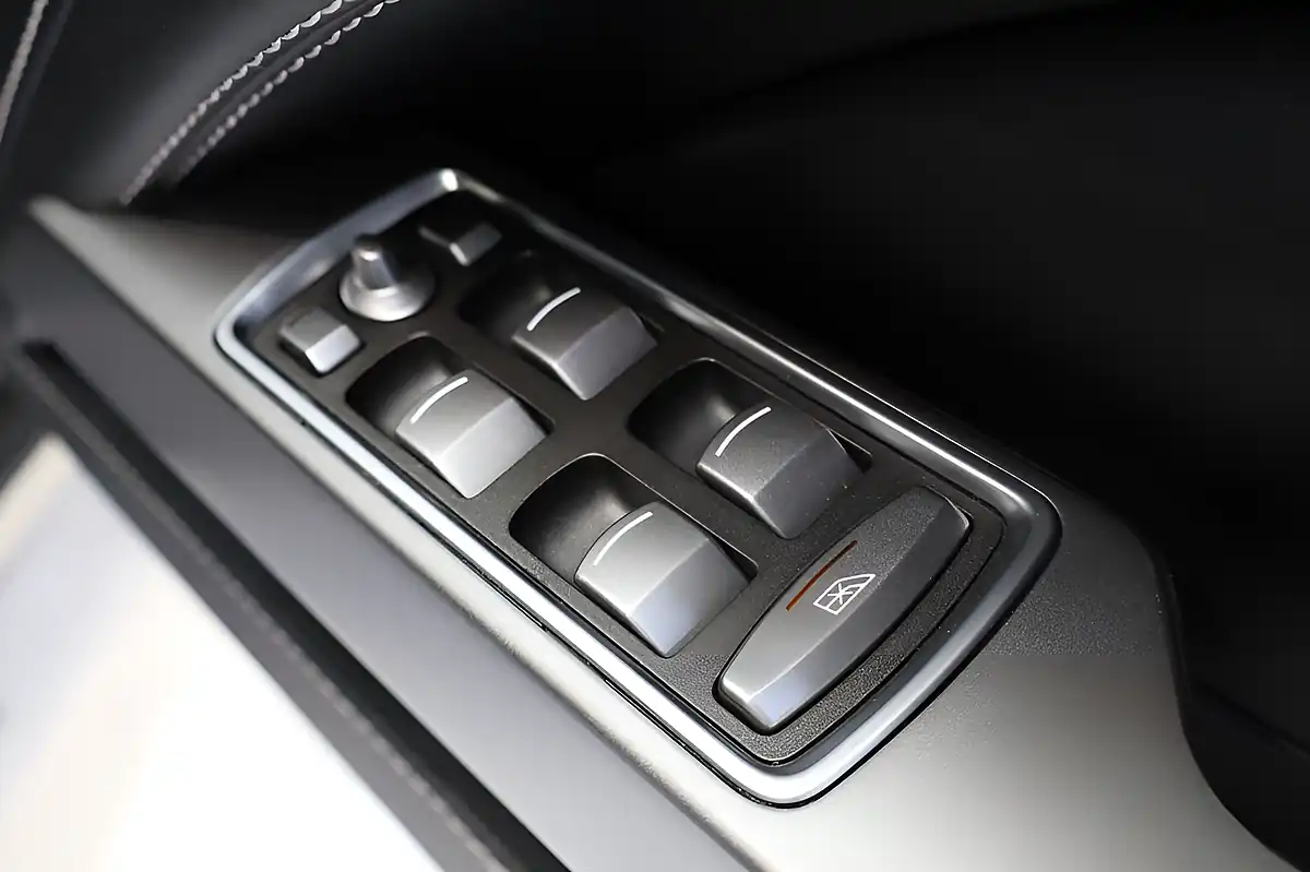 Used 2016 Aston Martin Rapide S Silver - Interior and Exterior details 15