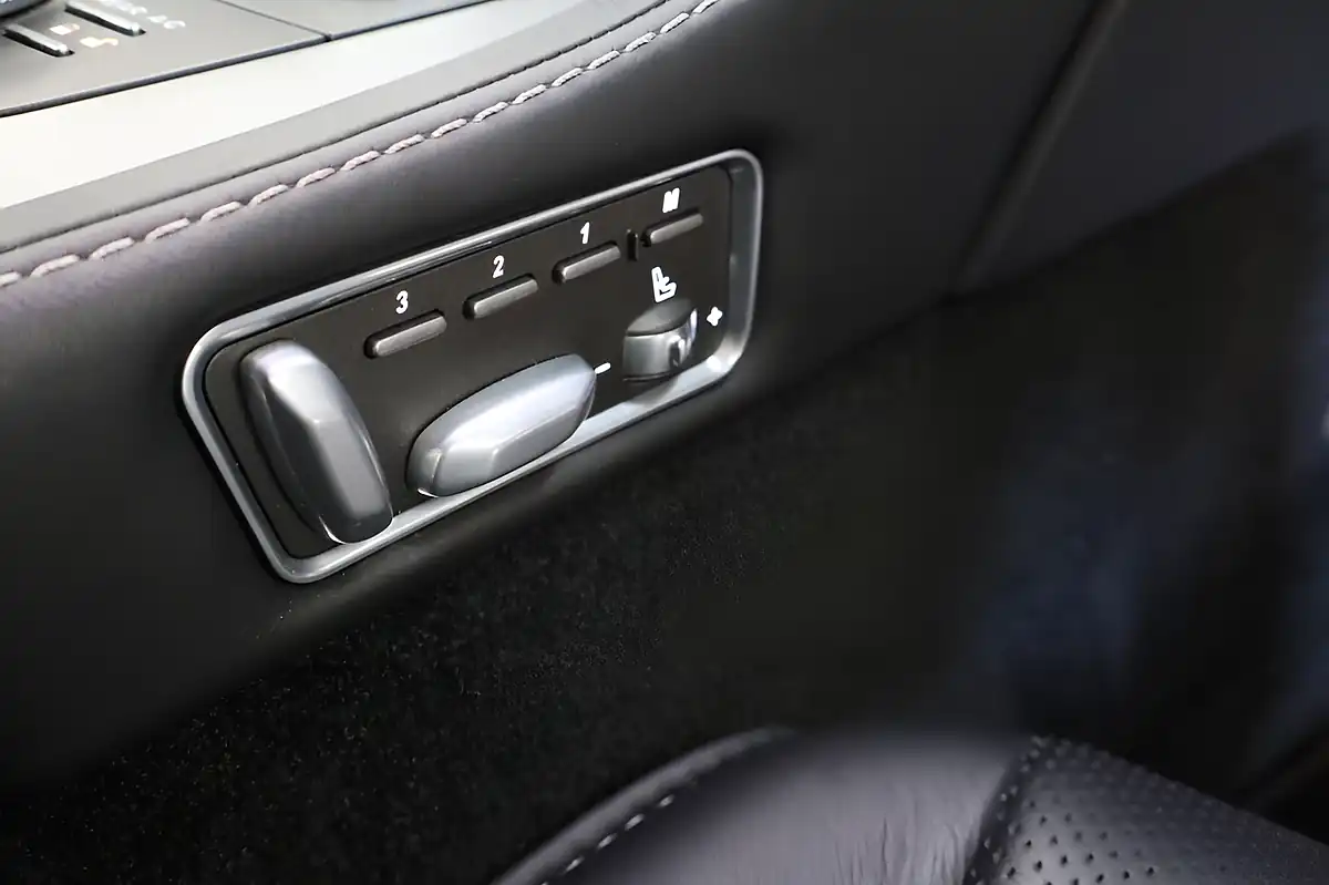 Used 2016 Aston Martin Rapide S Silver - Interior and Exterior details 16