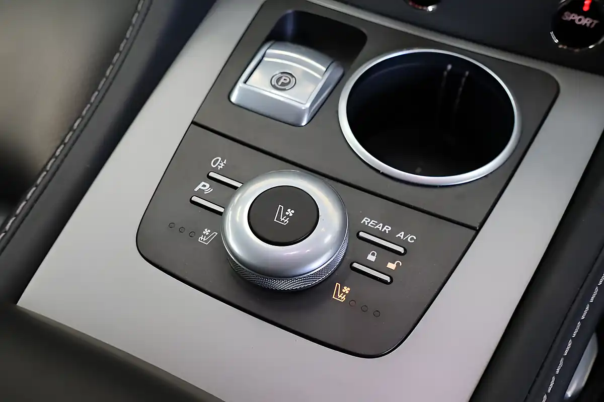 Used 2016 Aston Martin Rapide S Silver - Interior and Exterior details 17