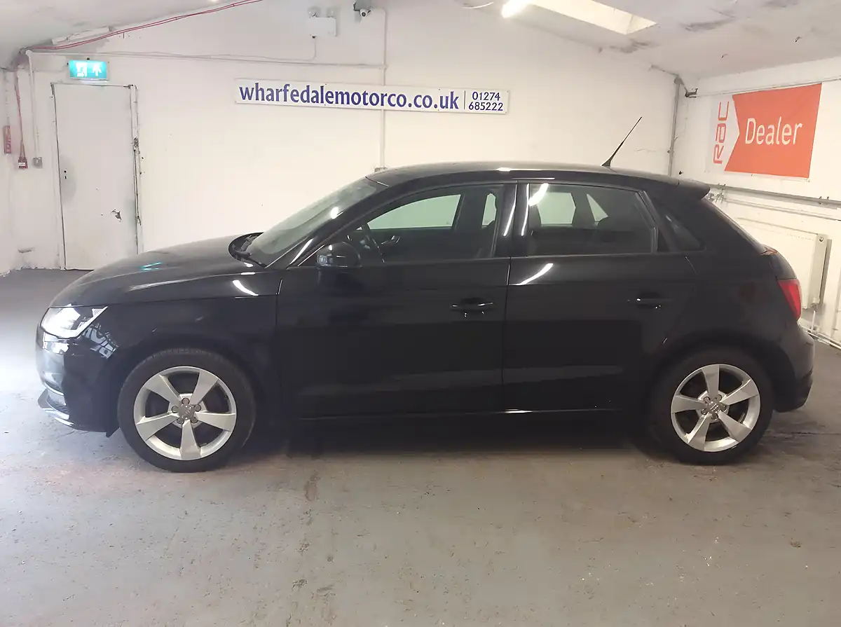 Used 2016 Audi A1 Sport Black - Interior and Exterior details 3