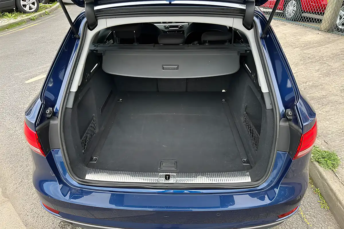 Used 2016 Audi A4 Avant Sport Blue - Interior and Exterior details 15