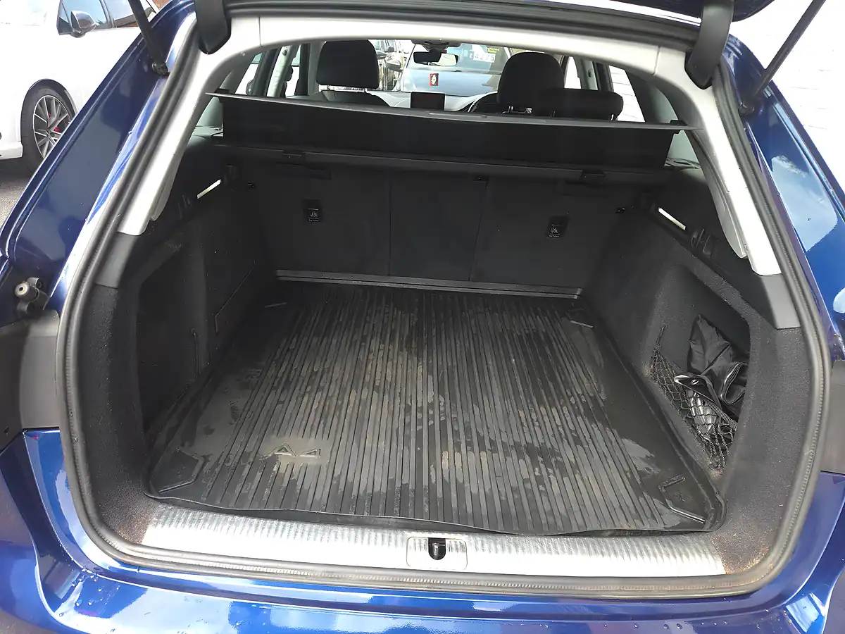 Used 2016 Audi A4 Avant Sport Blue - Interior and Exterior details 13