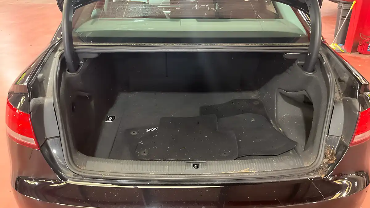 Used 2016 Audi A4 Se Black - Interior and Exterior details 5